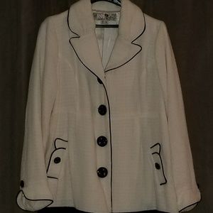 Adorable winter white peacoat